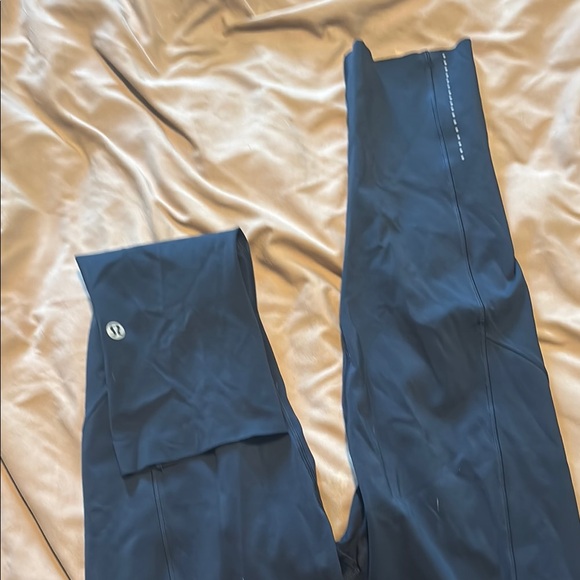 lululemon athletica Navy Capri Leggings Size 4 - Picture 4 of 4